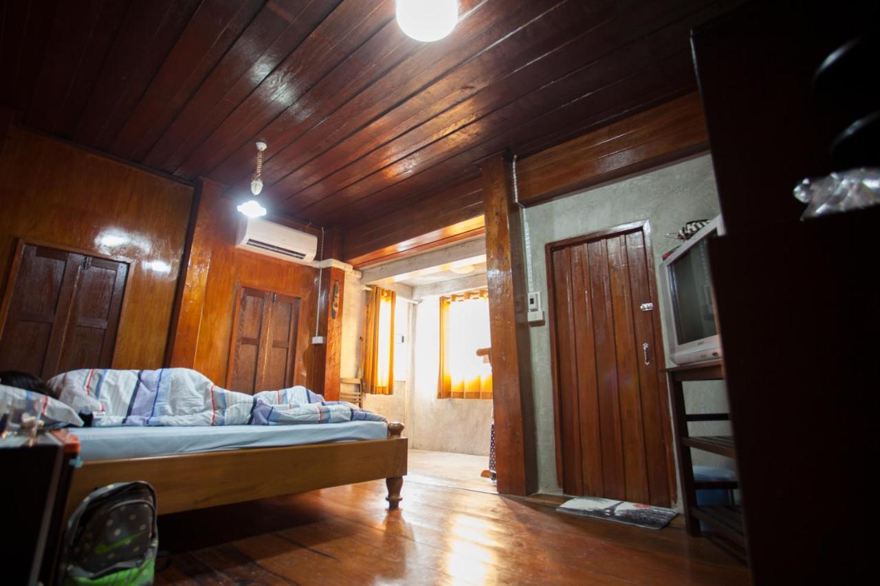 Solarcell Walking Street Homestay - โซล่าเซลล์ถนนคนเดินโฮมสเตย์ Ban Nong Nam Khan Экстерьер фото